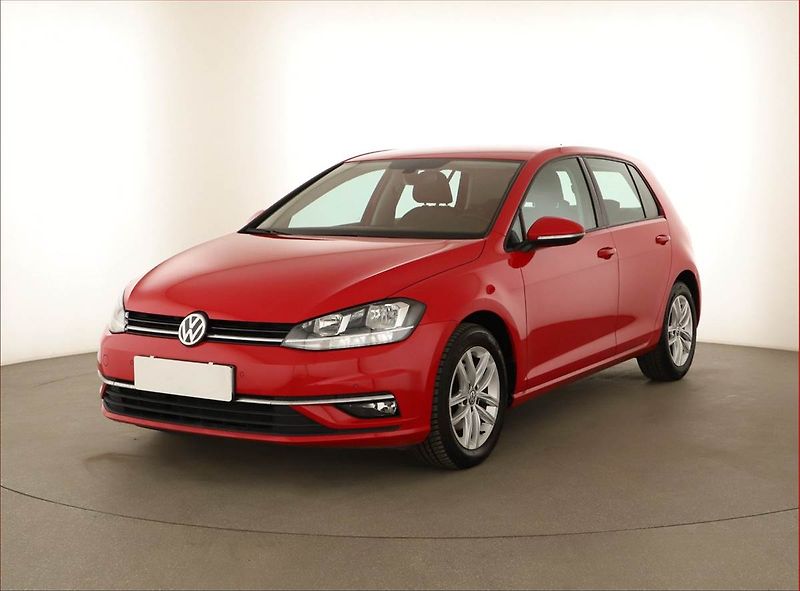 Volkswagen Golf (2019) 1.5 TSI, Automat, Tempomat - fotka 2 z 14