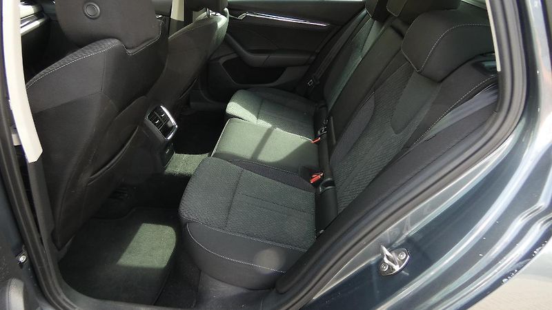Škoda Octavia 2,0 TDI Style 110 kW - fotka 20 z 23