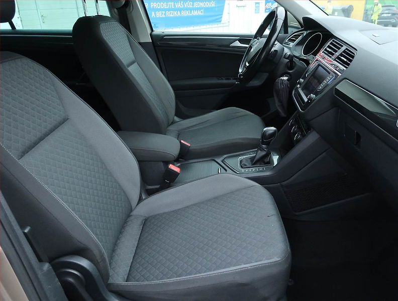 Volkswagen Tiguan (2016) Comfortline 2.0 TDI, Automat - fotka 9 z 21