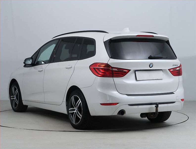 BMW Řada 2 (2015) 218d Gran Tourer, Automat - fotka 4 z 21