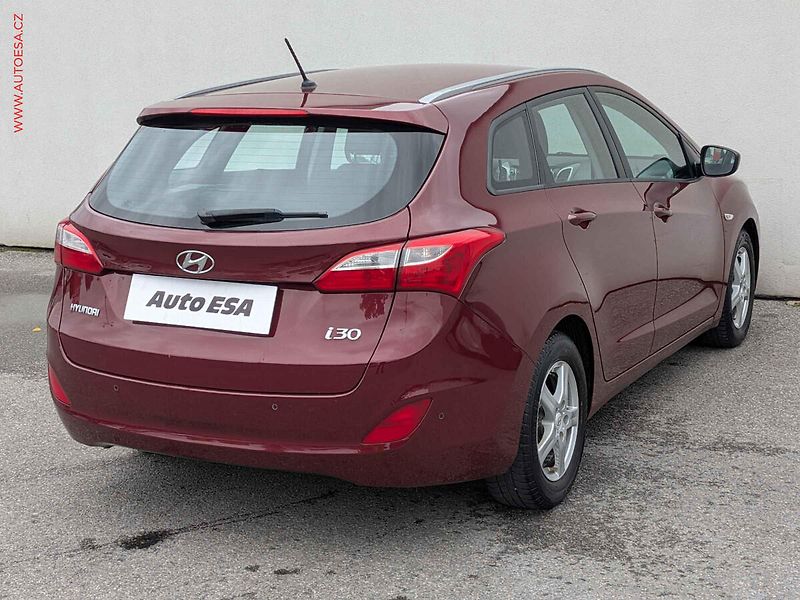 Hyundai i30 (2015) 1.6 GDi, ČR, AC, temp - fotka 4 z 14