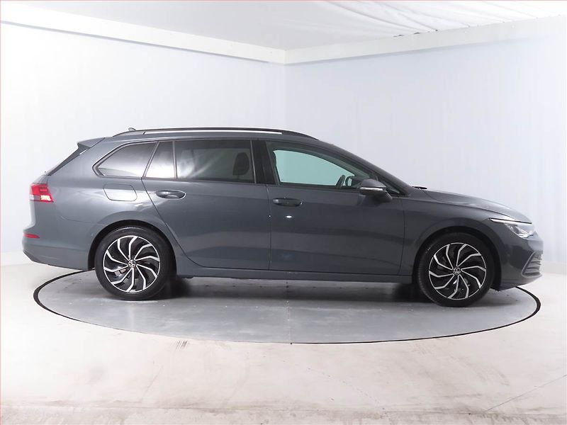 Volkswagen Golf (2021) Life 2.0 TDI, ČR,1.maj - fotka 6 z 15