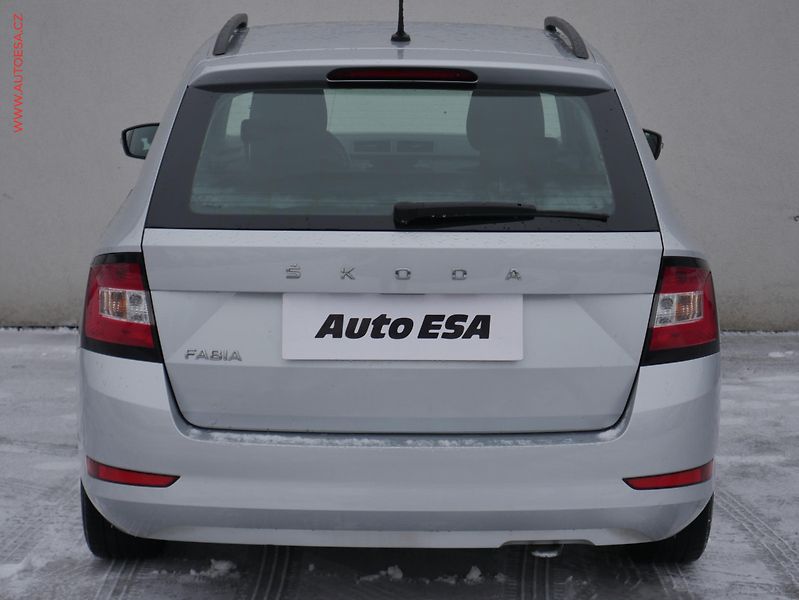 Škoda Fabia (2021) 1.0 TSi, 2.maj,ČR, Ambition - fotka 5 z 23
