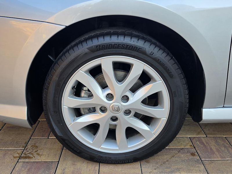 Renault Laguna 2.0dCi 150PS*DYNAMIQUE*2xSADA* - fotka 36 z 40