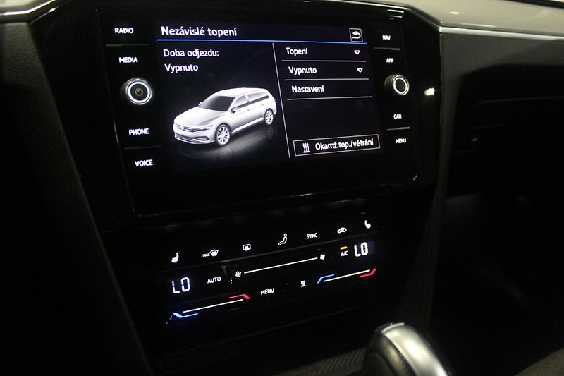 Volkswagen Passat (2023) R-Line 110kW,Webasto,360,Tažné - fotka 25 z 26