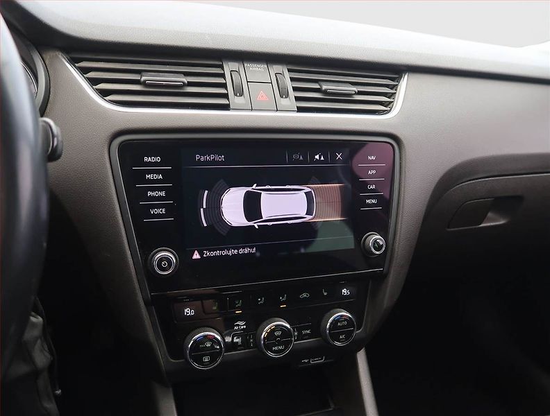 Škoda Octavia (2019) Scout 2.0 TDI, 4X4, Automat - fotka 18 z 23