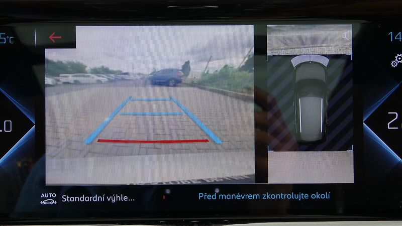 DS Automobiles DS7 Crossback 1.6 E-TENSE 4x4 Pluq-in Hybrid - fotka 15 z 25