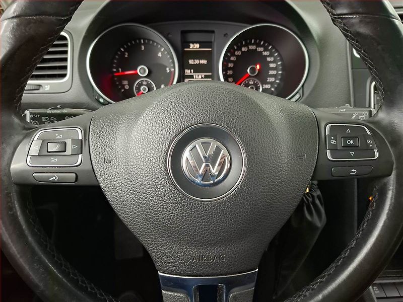 Volkswagen Golf (2011) 1.6 TDI, nová STK, dobrý stav - fotka 14 z 16
