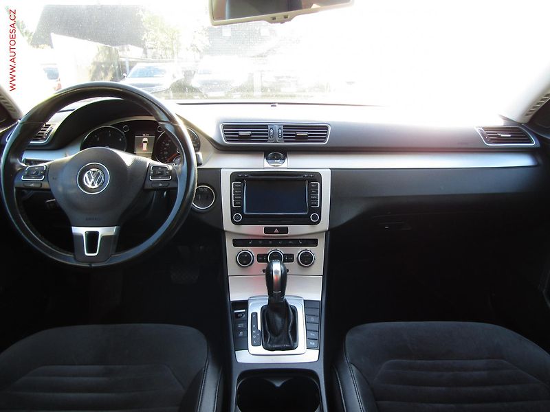 Volkswagen Passat (2012) 2.0 TDi, Highline, DSG - fotka 8 z 23