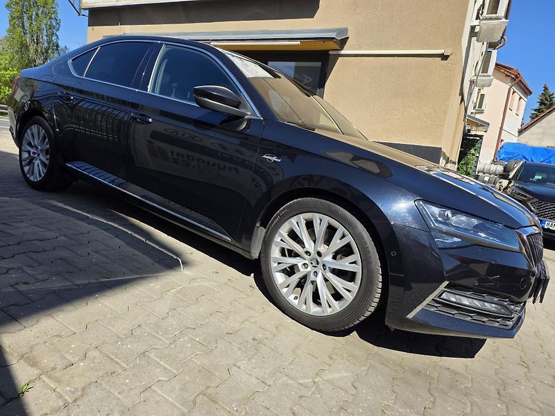 Škoda Superb 2.0-4x4-Laurin&Klement-200kw - fotka 4 z 25
