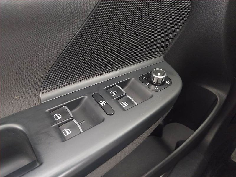 Volkswagen Golf (2013) Highline 1.6 TDI, Automat - fotka 18 z 22
