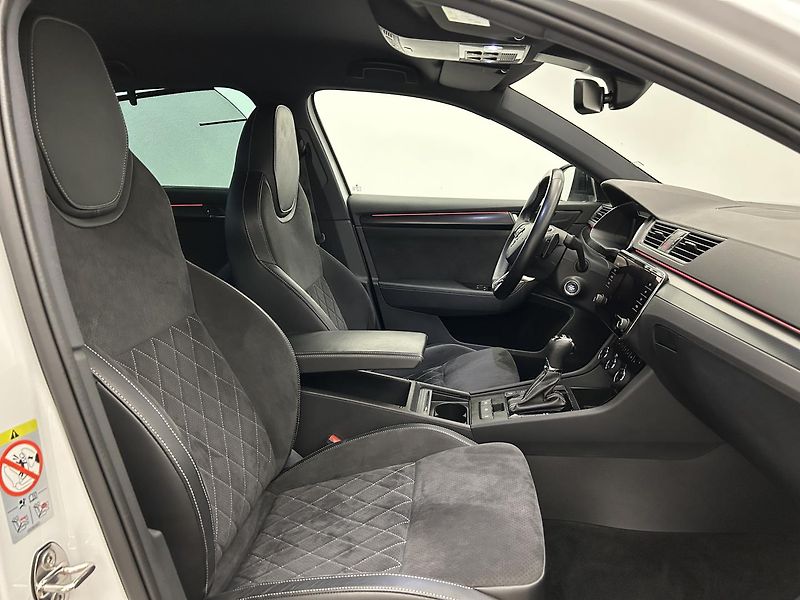 Škoda Superb 2.0 TDI 4x4 SportLine - fotka 27 z 31