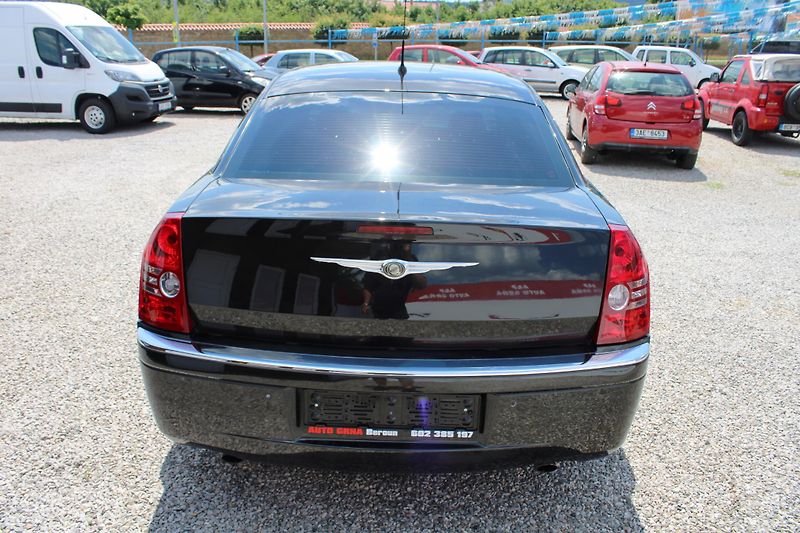 Chrysler 300C (2008) REZERVACE - fotka 6 z 17