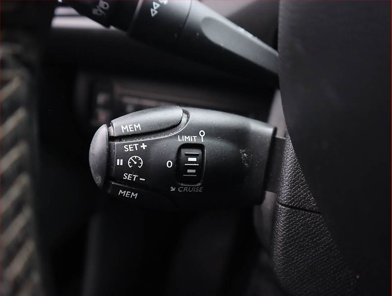 Peugeot 308 (2017) 1.6 BlueHDi, Serv.kniha - fotka 15 z 17