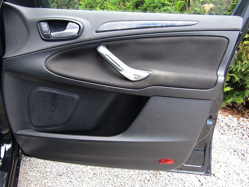 Ford Galaxy (2011) 2.0 TDCi 103kW 7MÍST - fotka 26 z 38