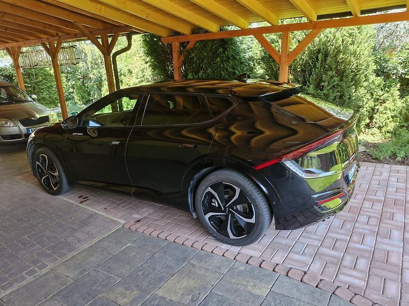Kia EV6 (2023) plná výbava, nevyužité - fotka 2 z 7