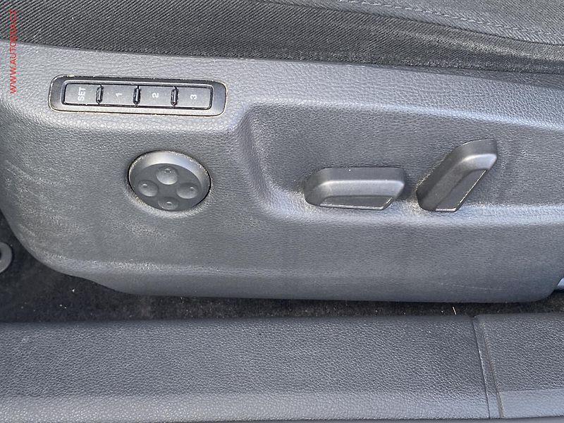 Škoda Superb (2012) 2.0 TDi, Ambition - fotka 12 z 16