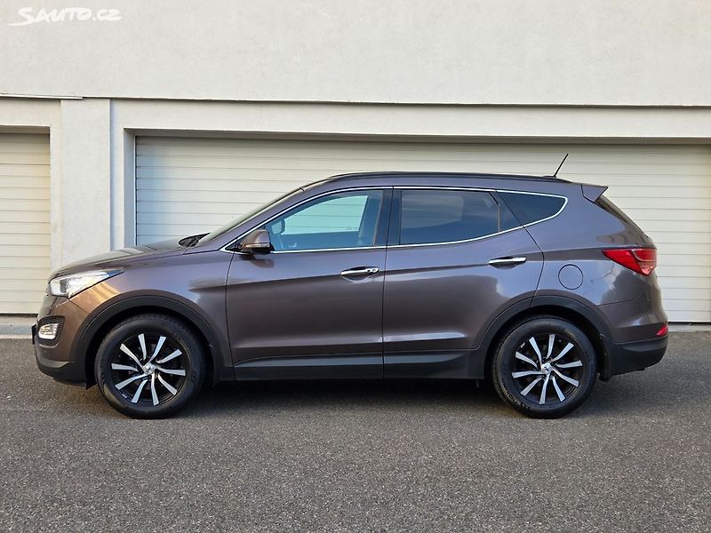 Hyundai Santa Fe (2014) 2.2 CRDI Aut 4x4 Max Výbava - fotka 4 z 33