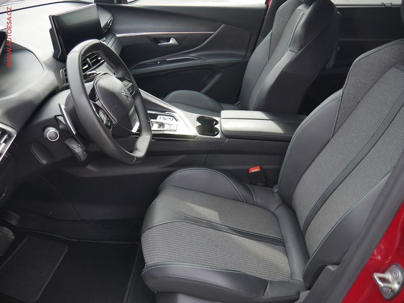 Peugeot 5008 (2022) 1.2PT, 1.maj,ČR, Allure, AT - fotka 9 z 23