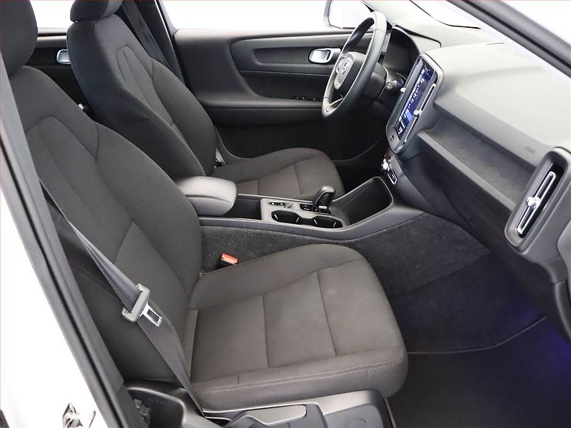 Volvo XC40 (2022) T2 - fotka 7 z 15