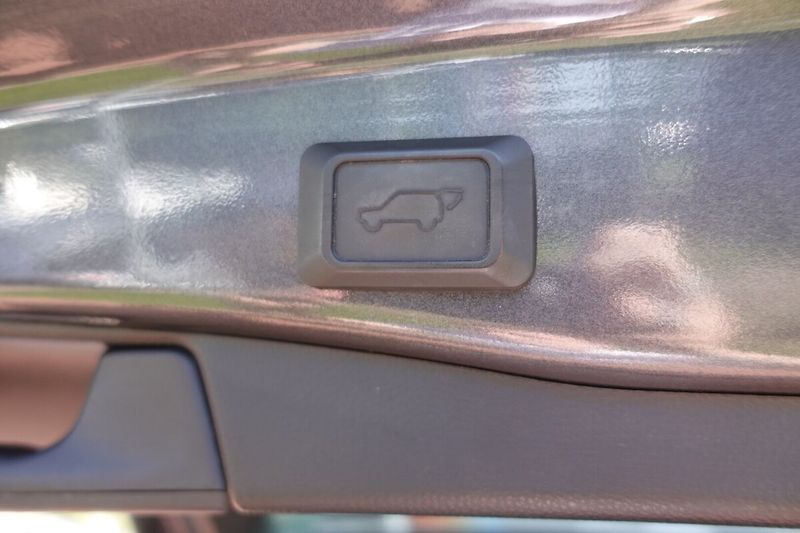 Toyota RAV4 2,5 PHEV Plug-in Selection VIP - fotka 18 z 38