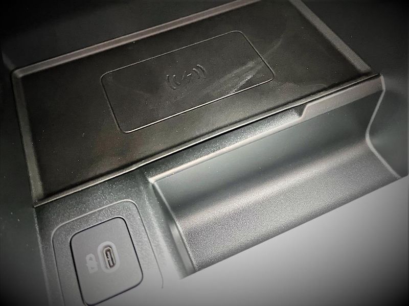 Land Rover Range Rover Velar (2026) 2,0 D200 S AWD* - fotka 23 z 30
