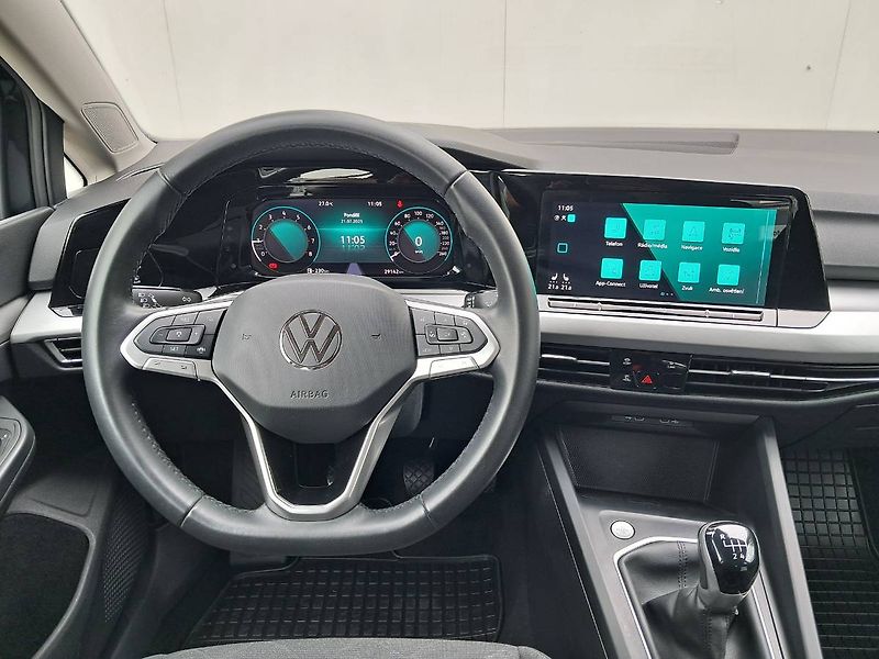 Volkswagen Golf Variant (2023) LIFE 1.0 TSI / 81 kW M6 - fotka 8 z 26