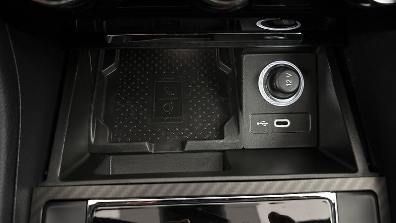 Škoda Superb 2.0 TDI DSG Sportline Combi - fotka 25 z 32
