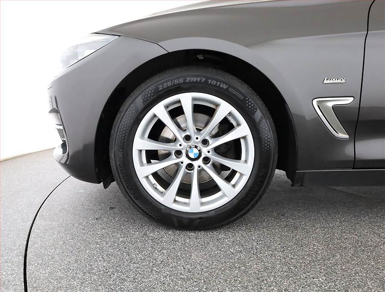 BMW Řada 3 (2017) Individual 320d xDrive GT - fotka 21 z 21