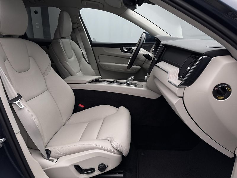 Volvo XC60 B4 AWD BRIGHT PLUS CZ 1.maj - fotka 27 z 45