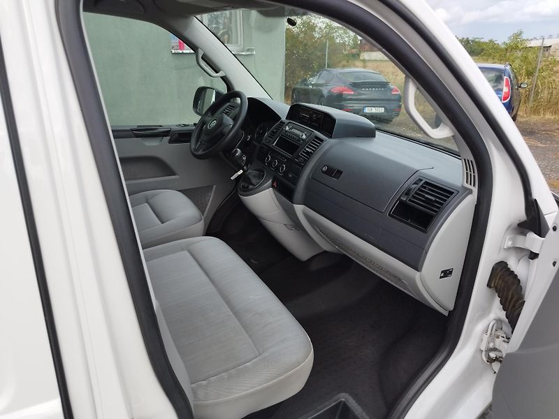 Volkswagen Transporter (2015) 2,0TDI,103KW,L2,H2,TAŽNÝ,SER.K - fotka 11 z 28