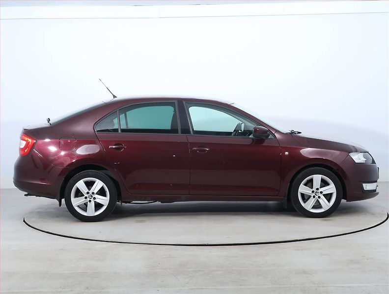Škoda Rapid (2013) 1.2 TSI, Vyhř. sedaček - fotka 6 z 18