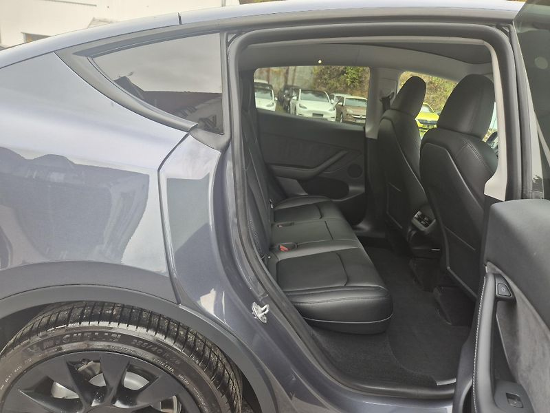 Tesla Model Y RWD 220kw TZ SOH 93,6 % - fotka 15 z 49