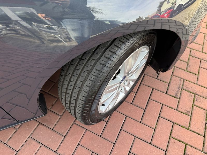 Ford Focus (2011) 1.6i Ti-VCT Klima Servis - fotka 47 z 50
