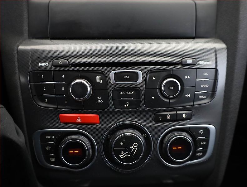 Citroën C4 (2011) 1.6 HDi, Automat, Serv.kniha - fotka 12 z 17