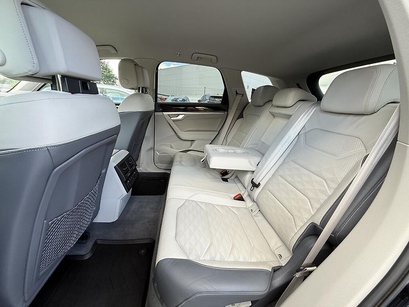 Volkswagen Touareg V6 4M 3,0 TDi 210 kW Elegance - fotka 23 z 25
