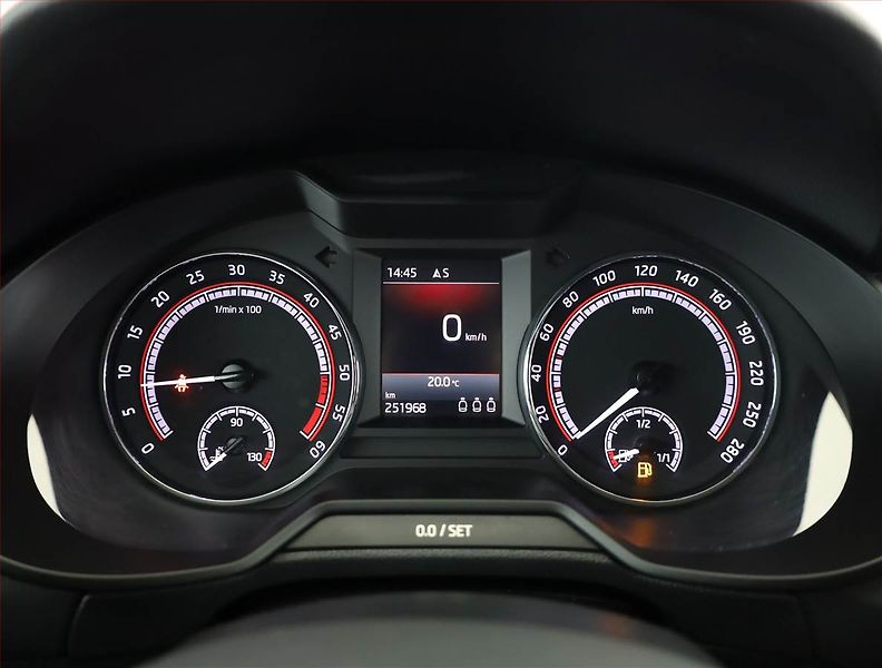 Škoda Octavia (2018) RS 2.0 TDI, Navi, Tempomat - fotka 9 z 20