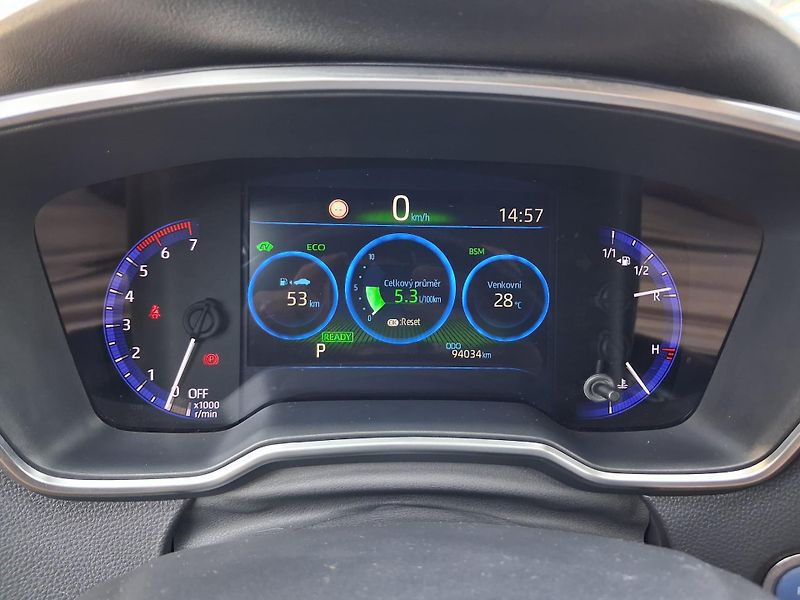 Toyota Corolla 1.8 HSD e-CVT Executive - fotka 15 z 27