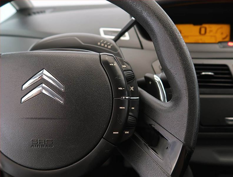Citroën C4 Picasso (2007) 1.6 HDi, Automat, 7 míst - fotka 19 z 21