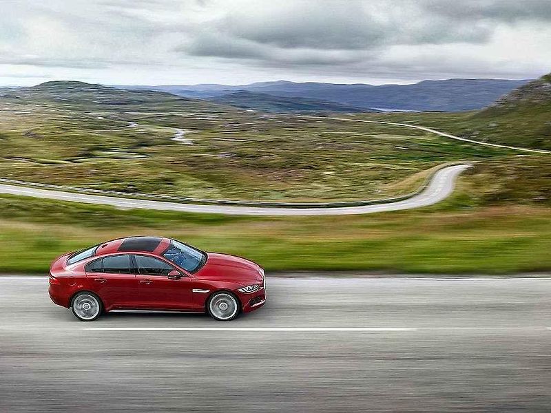 Jaguar XE.