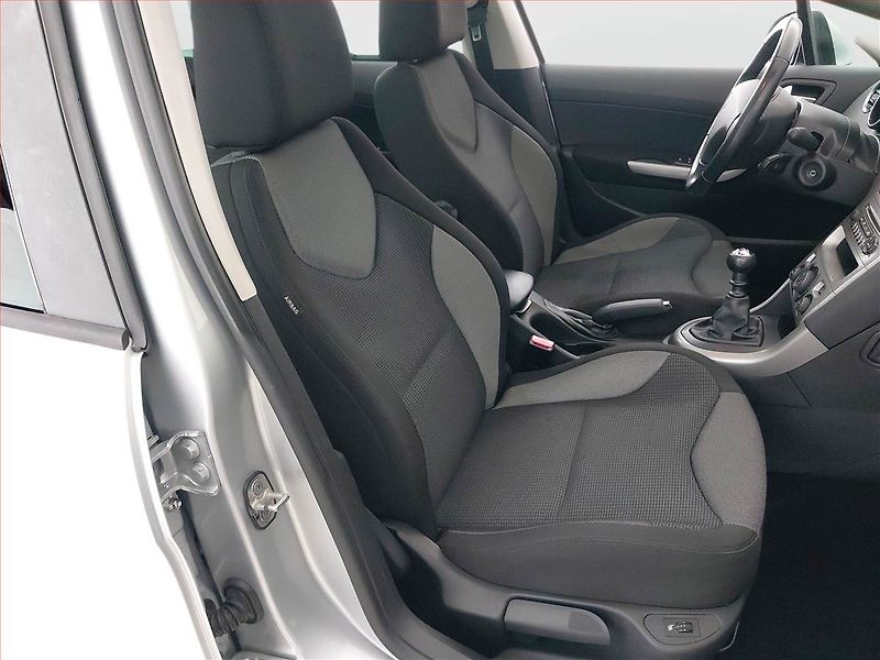 Peugeot 308 (2012) 1.6 HDi, Tempomat - fotka 9 z 20
