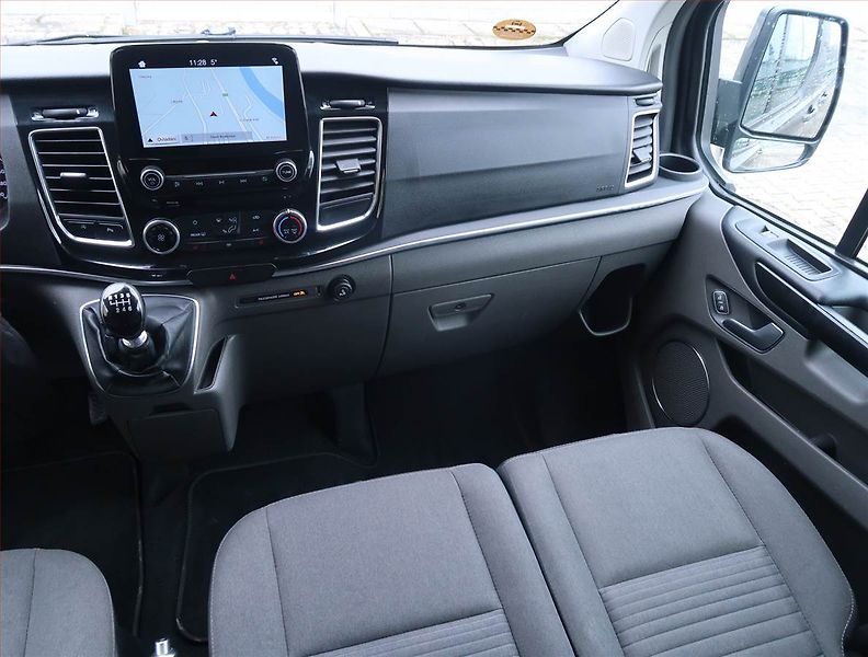 Ford Tourneo Custom (2019) Titanium 2.0 EcoBlue - fotka 8 z 15