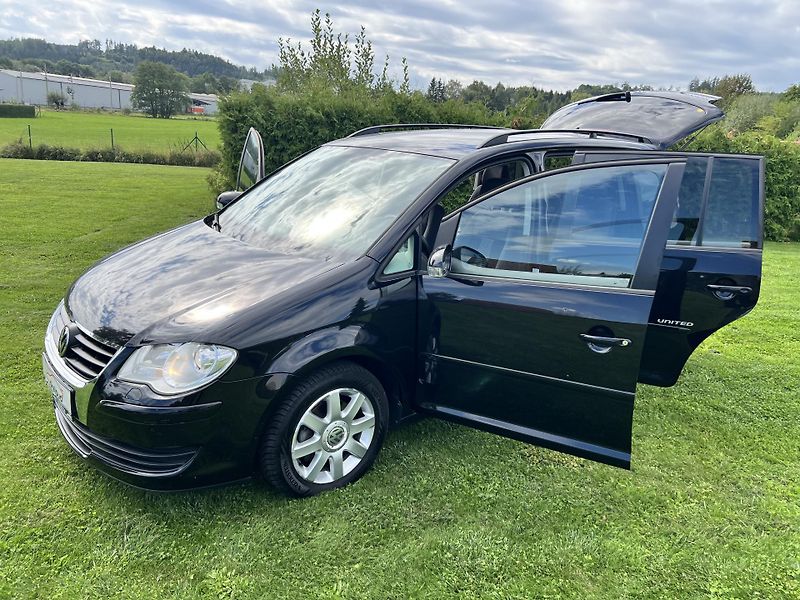 Volkswagen Touran 1.6 MPI 75KW,7MÍST,DIGI,NAVI - fotka 28 z 46