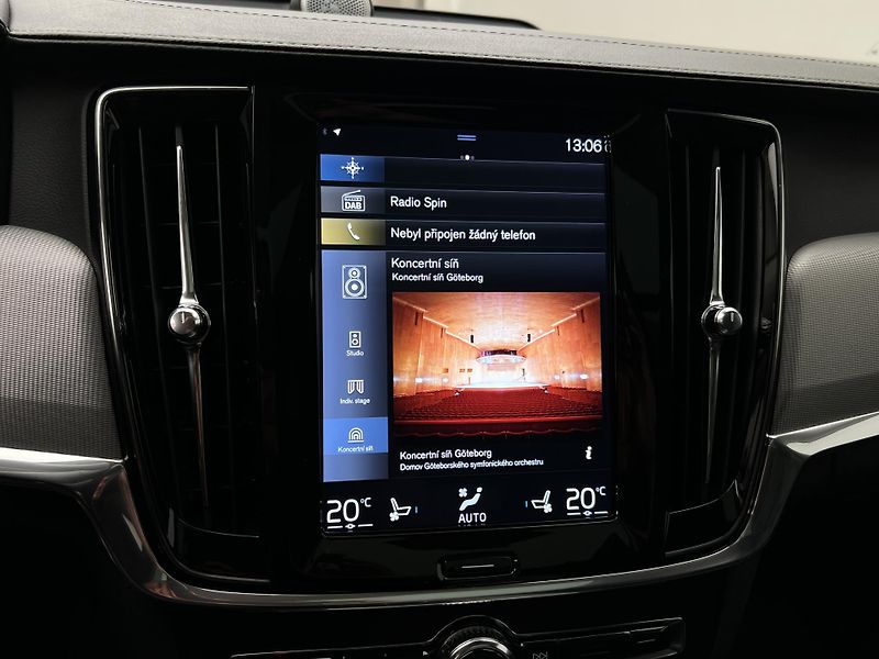 Volvo V90 CC D5 AWD PRO AUT - fotka 37 z 41