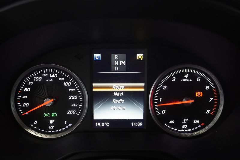 Mercedes-Benz Třídy C C 250 2.0-155 KW EDITION 1 - fotka 19 z 24