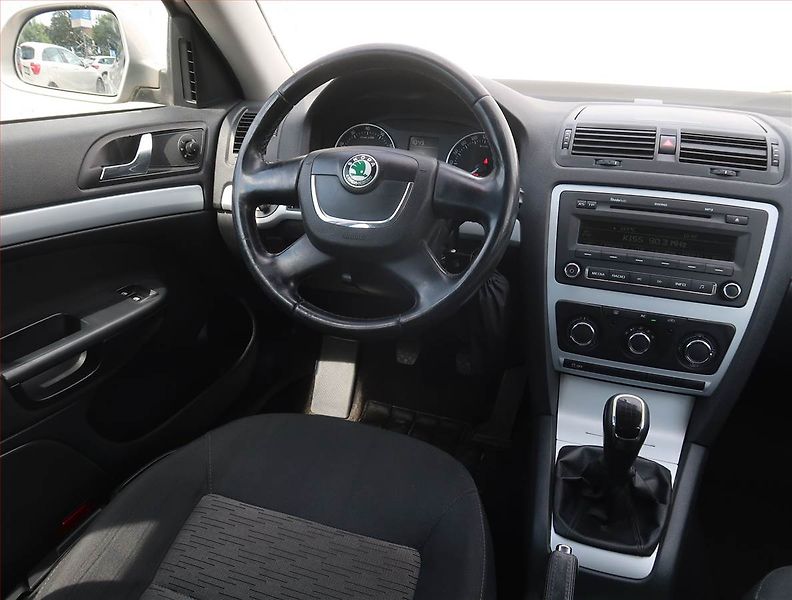 Škoda Octavia (2011) Ambition 1.2 TSI, Serv.kniha - fotka 7 z 16