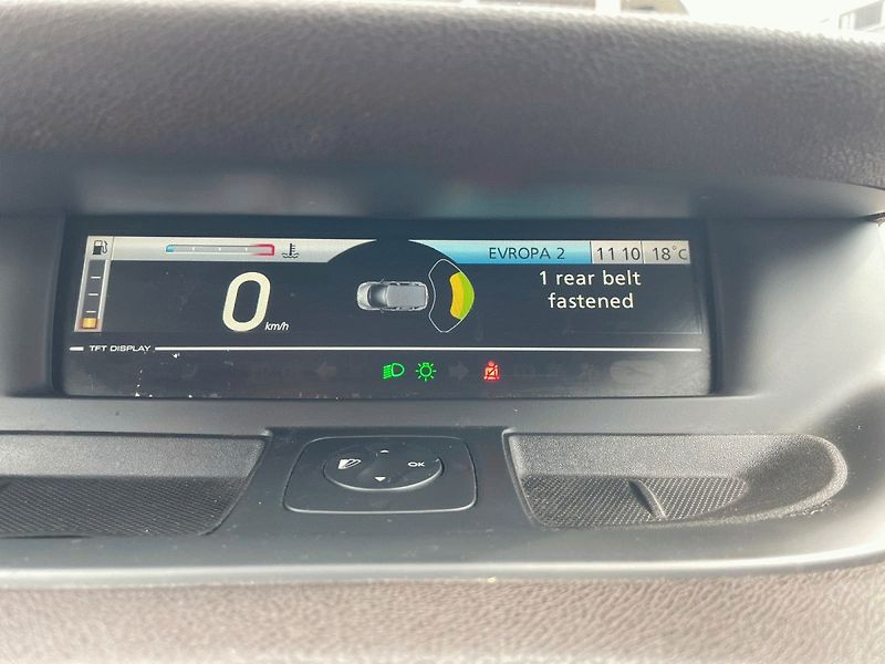 Renault Grand Scénic (2010) 1.5 dCi,78kW,ČR,AC - fotka 17 z 32