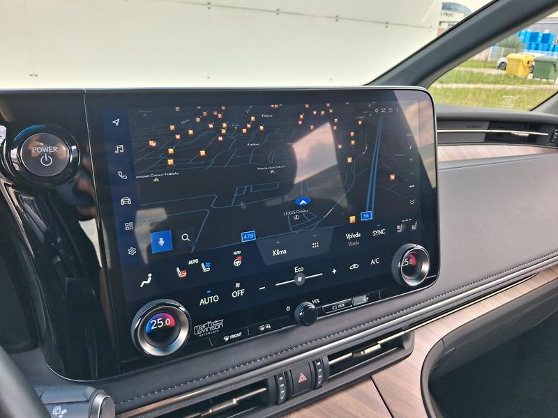 Lexus LM 350h  2.5 HSD e-CVT AWD Luxury - fotka 17 z 30