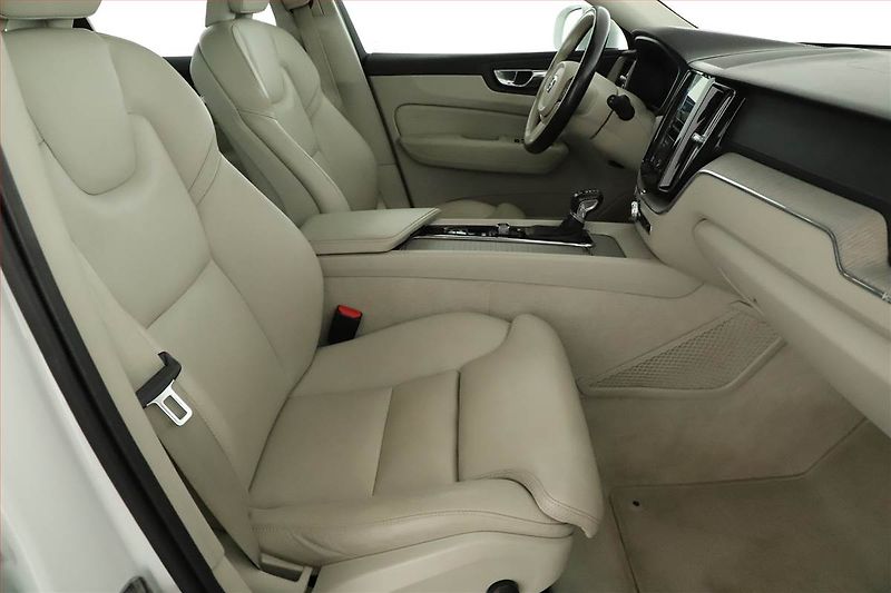 Volvo XC60 (2018) D4 AWD - fotka 7 z 27