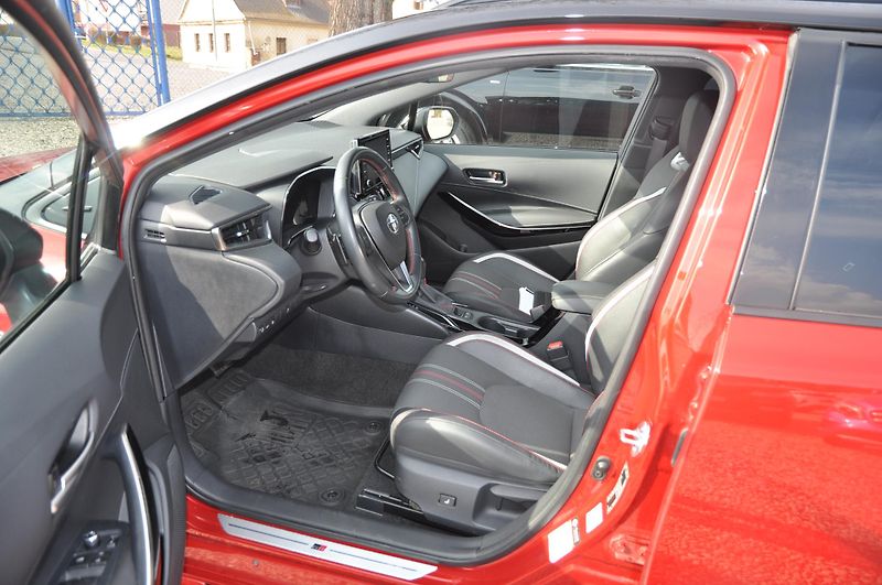 Toyota Corolla 2.0 Hybrid 112kW KOMBI GR - fotka 6 z 18